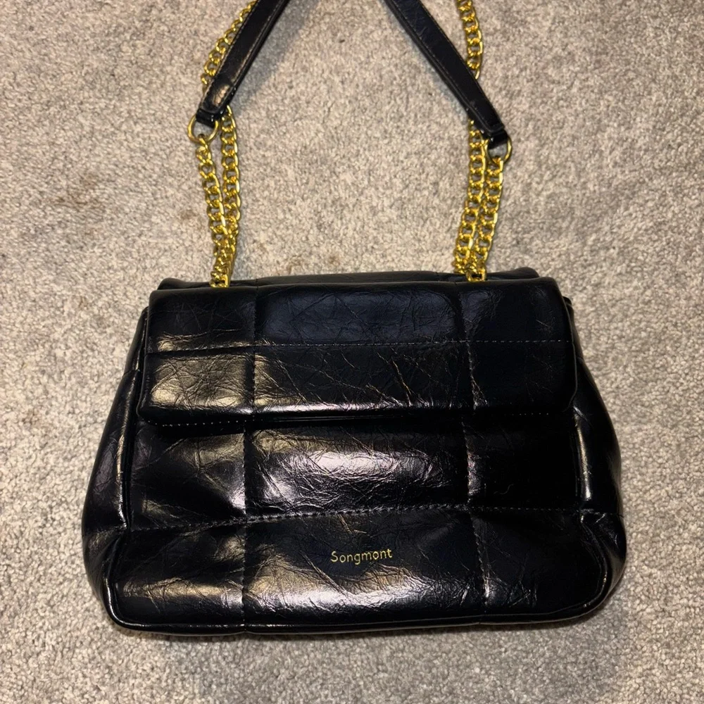 Elegant Black Leather Bag with Gold Chain - Picture 2 of 3